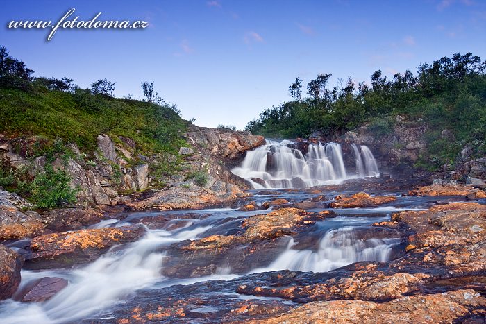 Fotka Řeka Tverrelva pod jezerem Litlklepptjørna, Národní park Skarvan og Roltdalen, Norsko