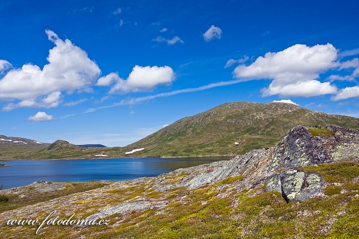 Fotka Krajina s jezerem Klepptjørna, Národní park Skarvan og Roltdalen, Norsko