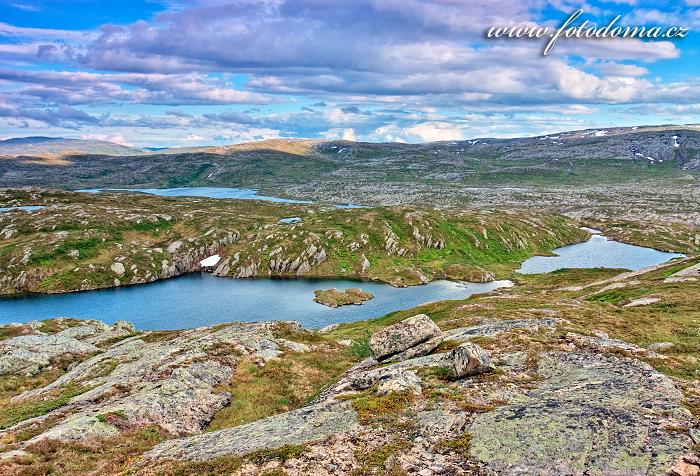 Fotka Krajina kolem jezera Eldbekkskardvatnet, Národní park Blåfjella-Skjækerfjella, Norsko