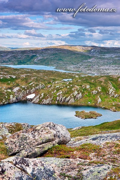 Krajina kolem jezera Eldbekkskardvatnet, Národní park Blåfjella-Skjækerfjella, Norsko