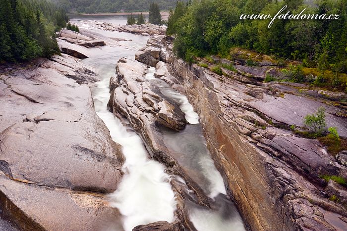 Fotka Vodopády Tømmeråsfossen na řece Luru, Norsko