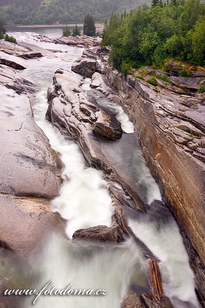 Fotka Vodopády Tømmeråsfossen na řece Luru, Norsko