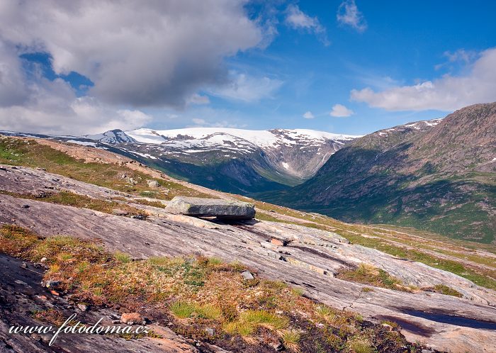 Údolí Bjellåga s ledovcem Lappbreen. Národní park Saltfjellet-Svartisen, kraj Nordland, Norsko