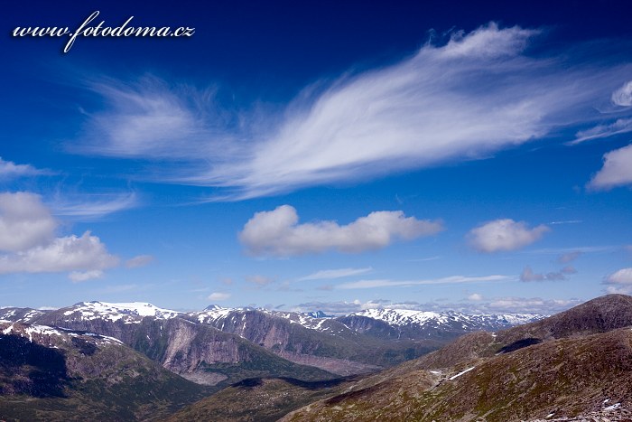 Hory kolem údolí Blakkådal. Národní park Saltfjellet-Svartisen, kraj Nordland, Norsko