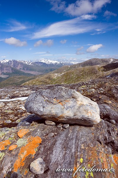 Krajina kolem jezera Røvassvatnan. Národní park Saltfjellet-Svartisen, kraj Nordland, Norsko