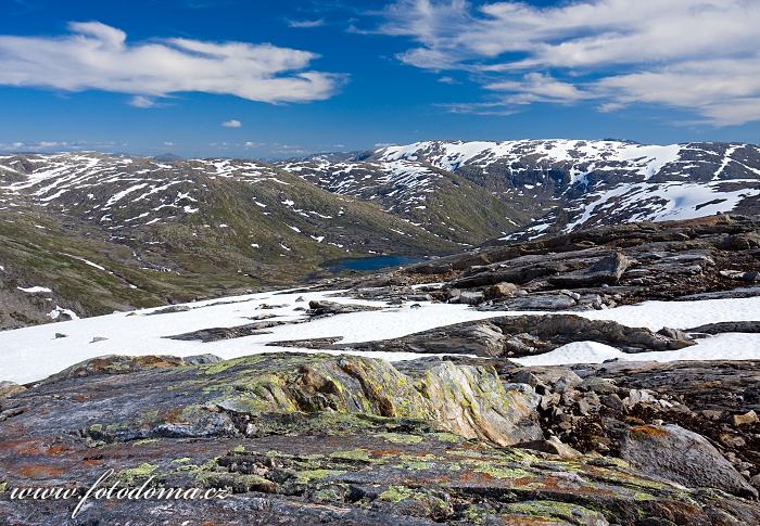 Krajina kolem jezera Røvassvatnan. Národní park Saltfjellet-Svartisen, kraj Nordland, Norsko