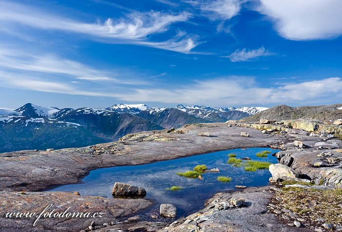 Hory kolem údolí Blakkådal. Národní park Saltfjellet-Svartisen, kraj Nordland, Norsko