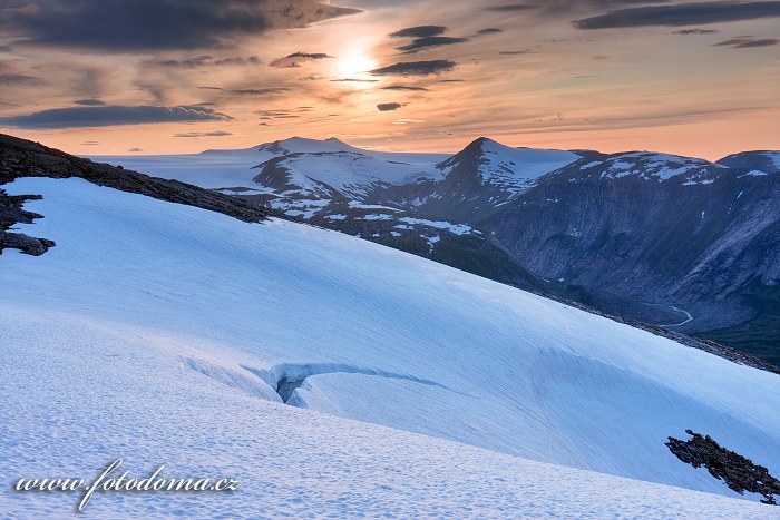 Hory kolem údolí Blakkådal. Národní park Saltfjellet-Svartisen, kraj Nordland, Norsko