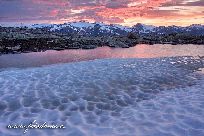 Hory kolem údolí Blakkådal. Národní park Saltfjellet-Svartisen, kraj Nordland, Norsko