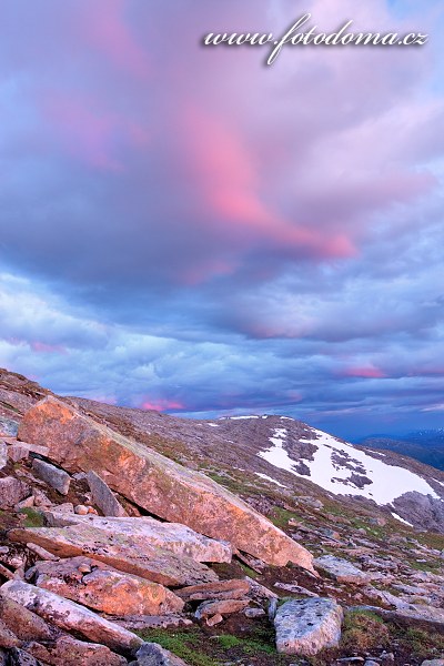Hory kolem údolí Blakkådal. Národní park Saltfjellet-Svartisen, kraj Nordland, Norsko