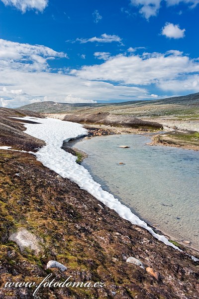 Potok Namnlauselva. Národní park Saltfjellet-Svartisen, kraj Nordland, Norsko