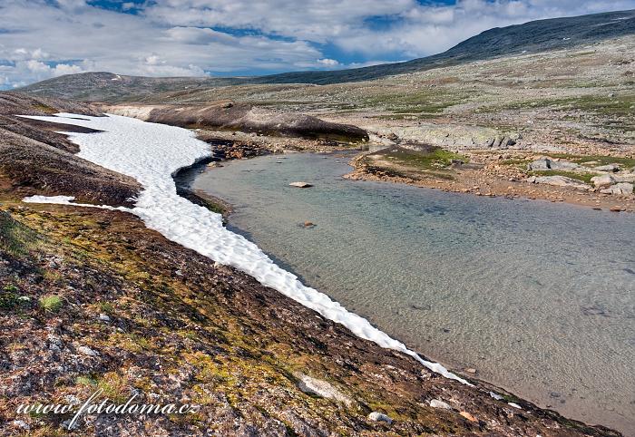 Potok Namnlauselva. Národní park Saltfjellet-Svartisen, kraj Nordland, Norsko