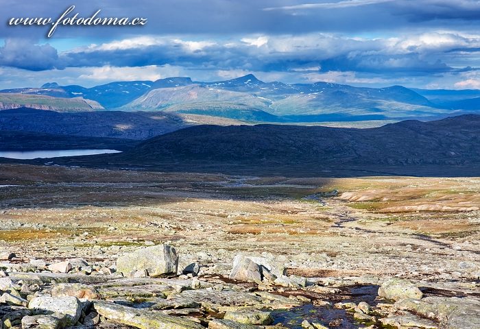 Údolí potoka Sørelva. Národní park Saltfjellet-Svartisen, kraj Nordland, Norsko