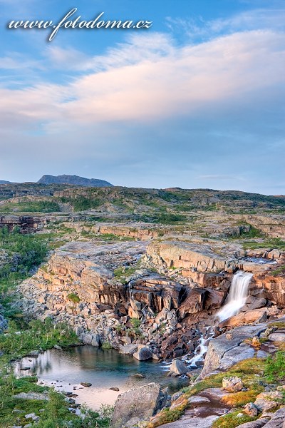 Vodopád, národní park Rago, kraj Nordland, Norsko