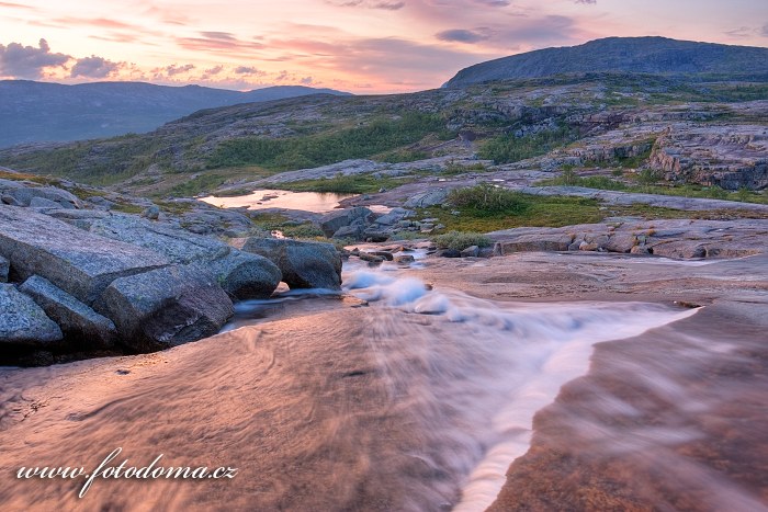 Zpěněná bystřina, národní park Rago, kraj Nordland, Norsko