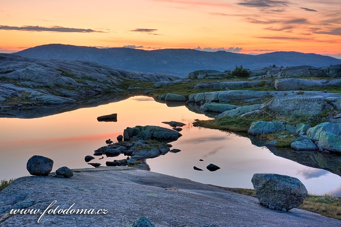 Jezírko, národní park Rago, kraj Nordland, Norsko