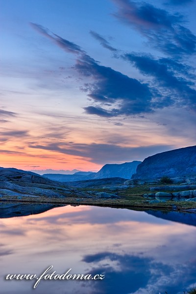 Jezírko, národní park Rago, kraj Nordland, Norsko