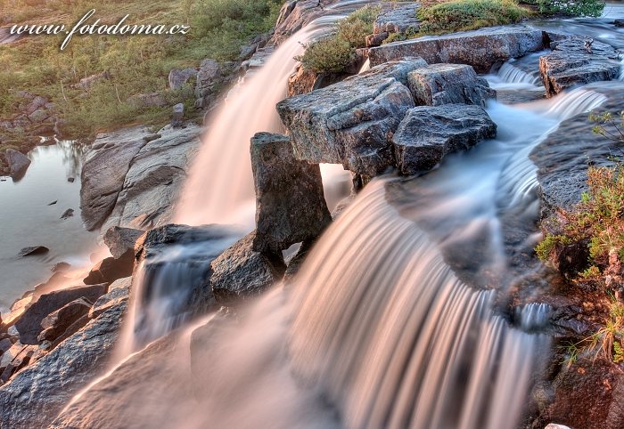Vodopád, národní park Rago, kraj Nordland, Norsko