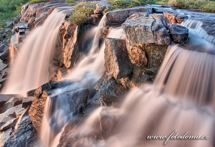 Vodopád, národní park Rago, kraj Nordland, Norsko