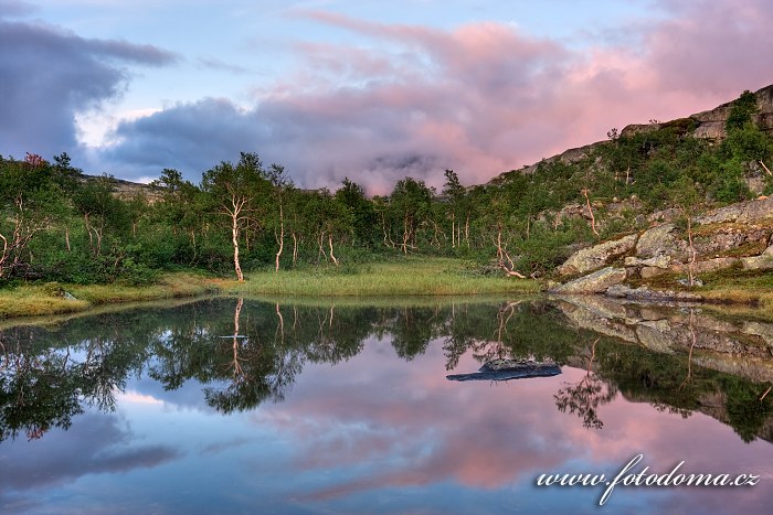 Jezírko, národní park Rago, kraj Nordland, Norsko