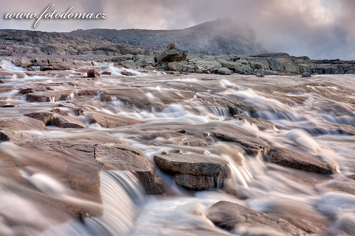 Bystřina na masivu Raga, národní park Rago, kraj Nordland, Norsko