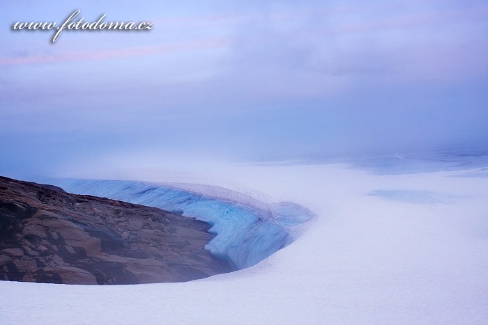 Ledovec poblíž vrcholu Rago, národní park Rago, kraj Nordland, Norsko