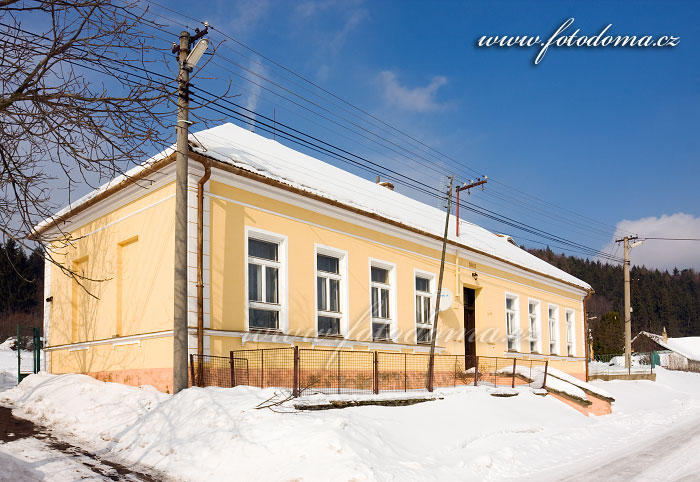 Fotka Staré Hutě, budova školy