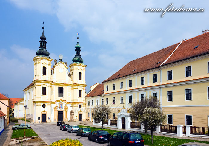 Fotka Kostel Nanebevzetí Panny Marie a piaristická kolej