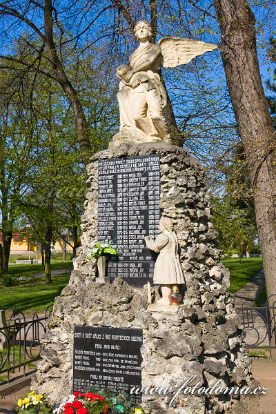 Fotka Rohatec, pomník padlým