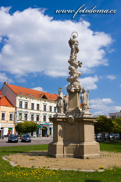 Fotka Hodonín, sloup se sochou Panny Marie