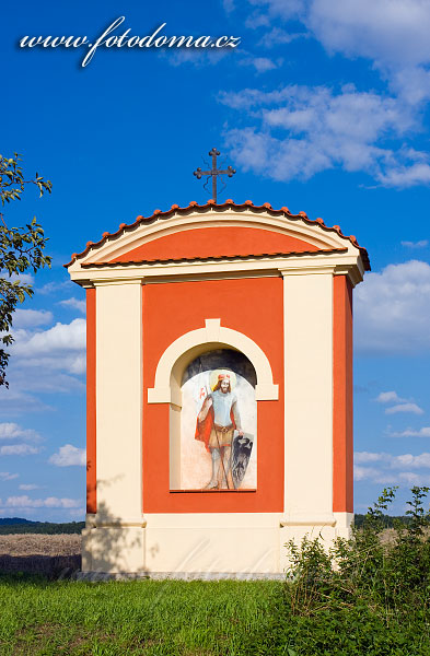 Fotka Kokořín, kaplička u silnice do Jestřebic