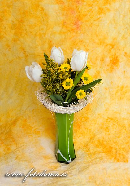 Fotka Kytice s tulipány ve váze