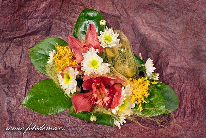 Fotka Květinová dekorace s orchidejemi