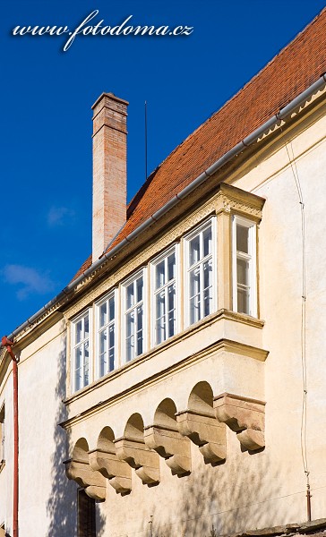 Okna zámku Lomnice, okres Brno-venkov