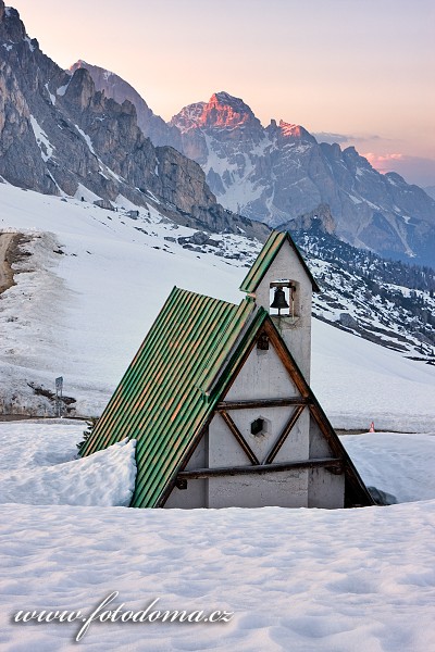 Kaplička v sedle Giau