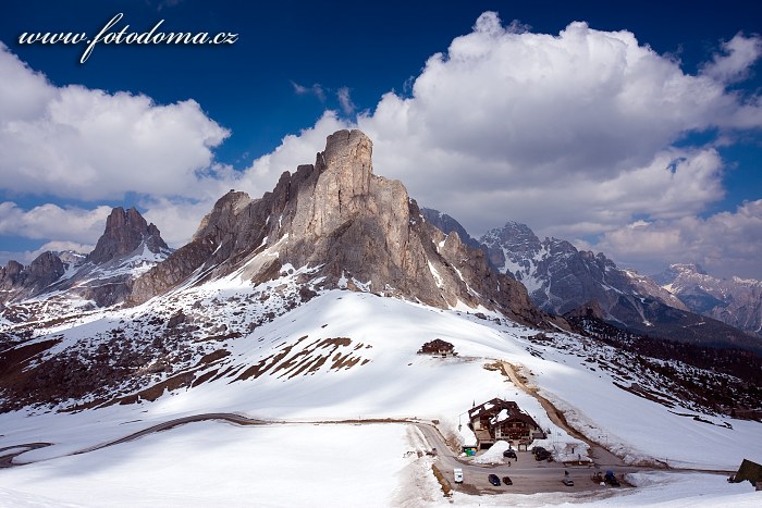 Passo Giau a Monte Averau, pohled z Creste de Zonia, Dolomity