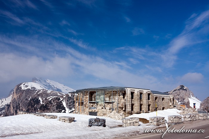 Pevnost Forte Tre Sassi, vojenské museum, u Passo di Valparola, Dolomity