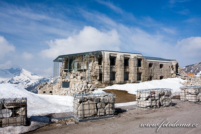 Pevnost Forte Tre Sassi, vojenské museum, u Passo di Valparola, Dolomity