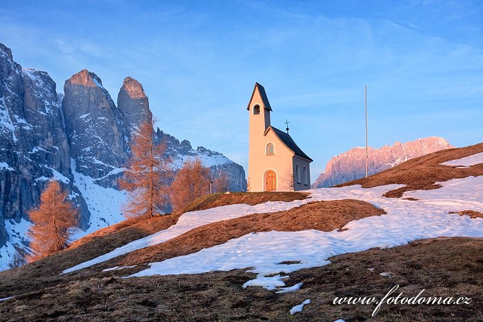 Kaple sv. Mořice v Passo Gardena (Grödner Joch), Dolomity