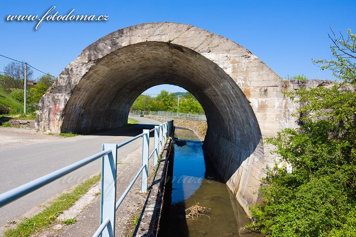 Fotka Nedokončený betonový most v Ludkovicích