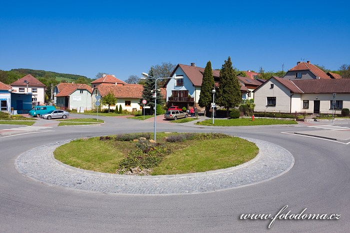 Kruhový objezd v Ludkovicích