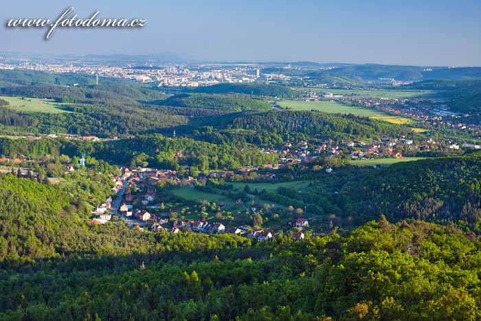 Lelekovice z rozhledny Babí lom