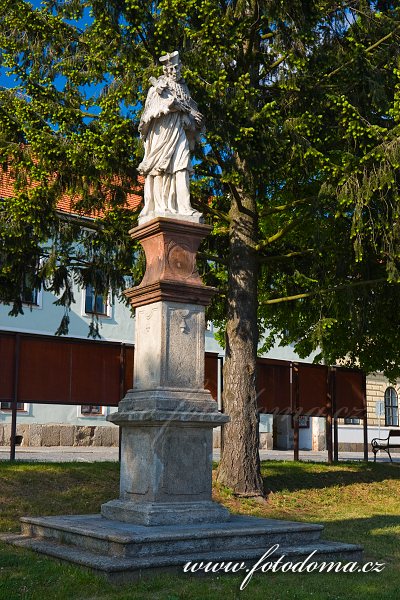 Fotka Socha svatého Jana Nepomuckého na náměstí, Velká Bíteš