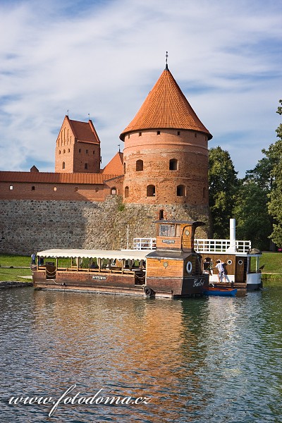 Fotka Ostrovní hrad Trakai a lodě, Litva