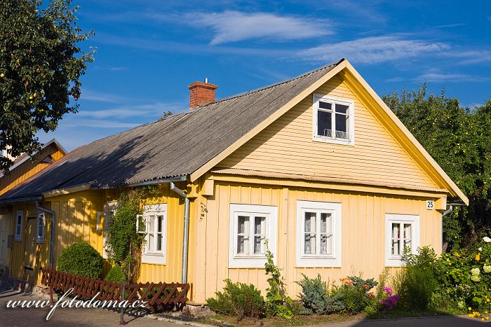 Fotka Historický dřevěný dům na ulici Karaimų, Trakai, Litva