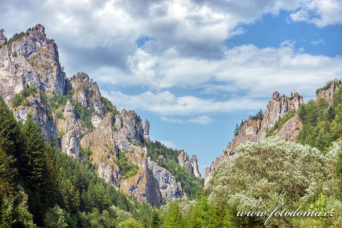 Fotka Skalní útvar Modlící se mnich, Tiesňavy, Národní park Malá Fatra, Slovensko