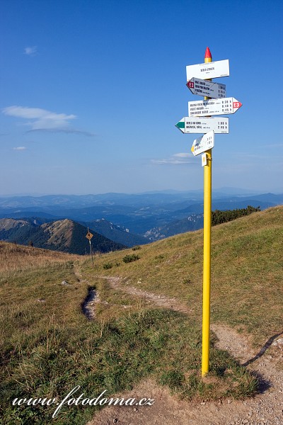 Fotka Turistický rozcestník v sedle Bublen, Národní park Malá Fatra, Slovensko