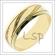 Široký snubní prsten ze žlutého zlata s lesklým povrchem, dvěmi obvodovými drážkami a rytinami kolem