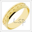Zajímavým fazetkovitým způsobem broušení zdobený snubní prsten ze žlutého zlata