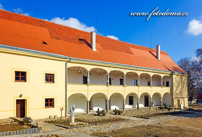 Zámek Slatina, okres Znojmo, Jihomoravský kraj